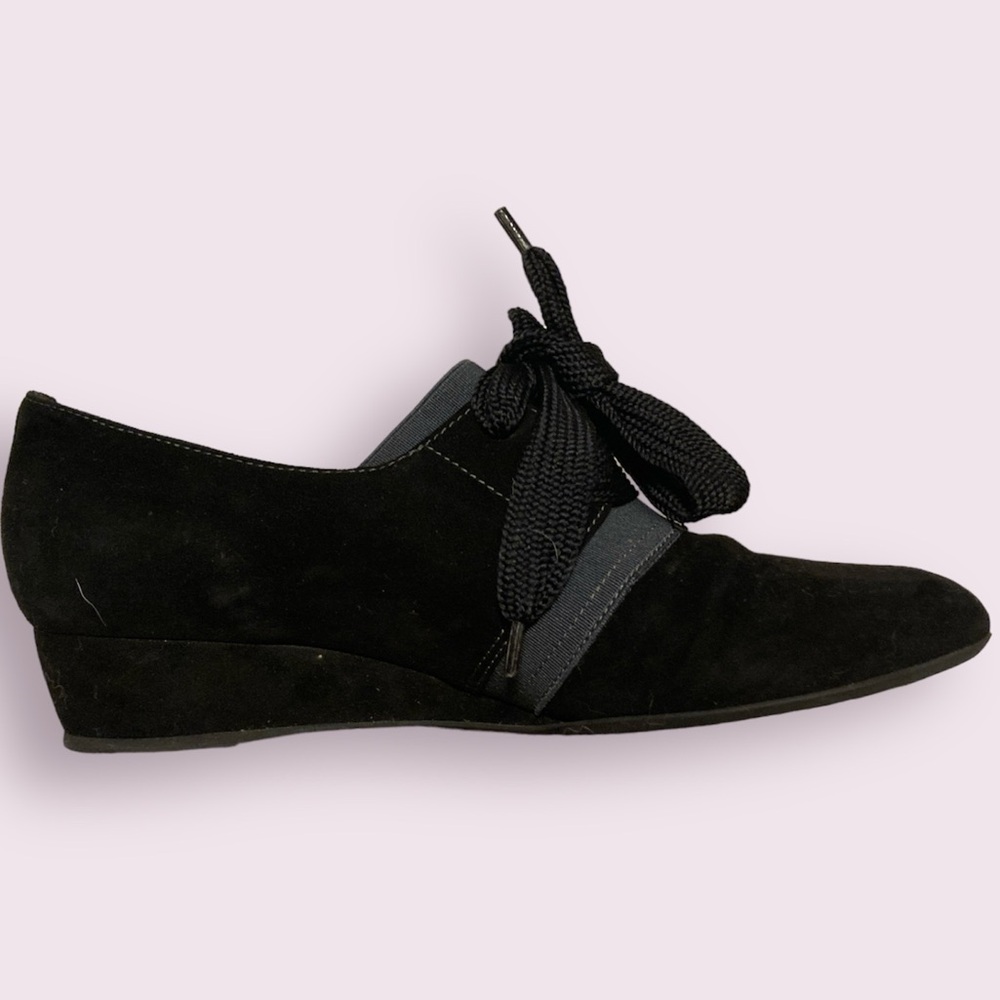 Black suede Torlasco Yoshinoya low heels with laces